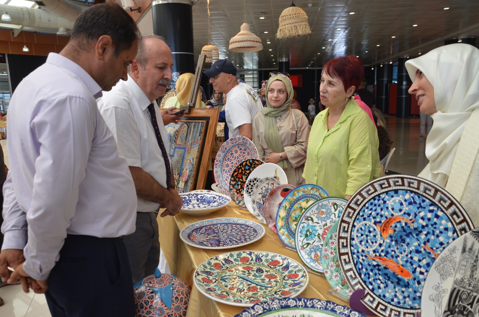 'Sanatın İzinde' el sanatları sergisi açıldı