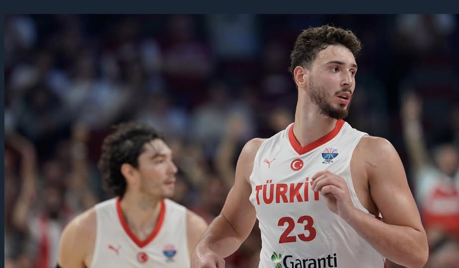12 DEV ADAM 24 YIL ARADAN SONRA YARI FİNALDE!