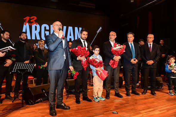 13. Arguvan Türkü günleri konseri büyük ilgi gördü