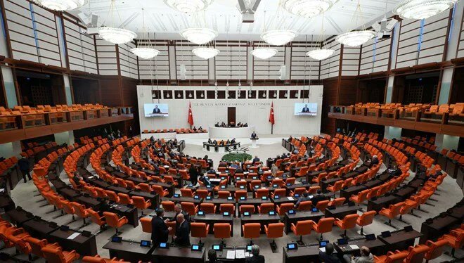 AK Parti 10. Yargı Paketi'ni Meclis Başkanlığına sundu