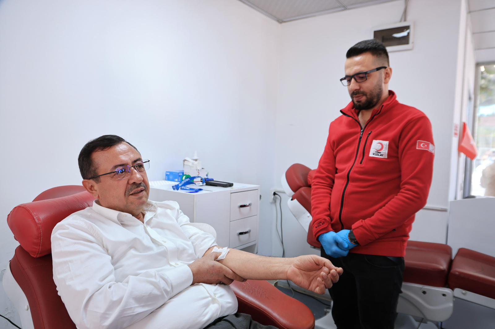 AK Parti Teşkilatı Kızılay'a Kan Bağışladı