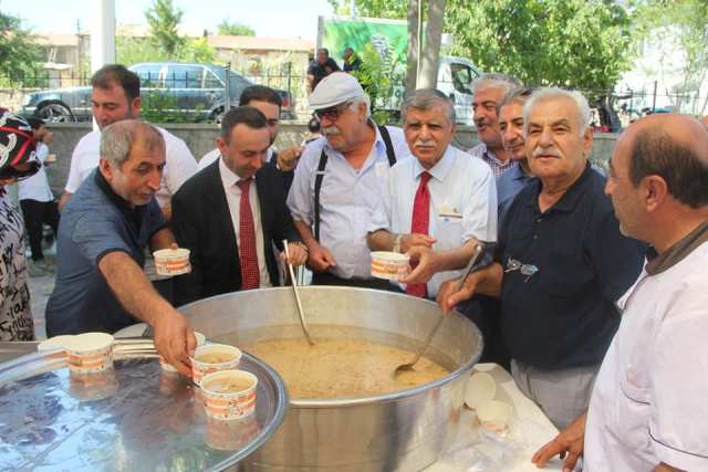 Akçadağlılar Aşure de Bir Araya Geldiler