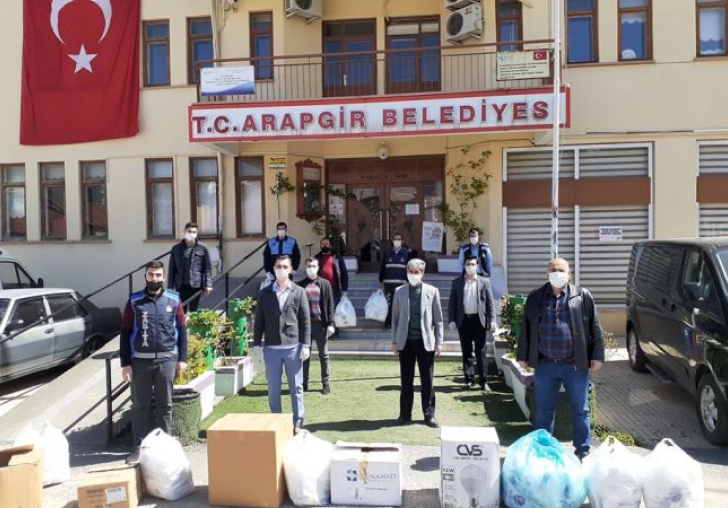 Arapgir Belediyesi maske dağıtımını sürdürüyor
