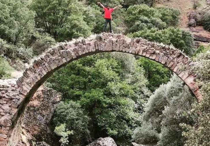 Arapgir'deki bu köprüyü kimin yaptığı bilinmiyor