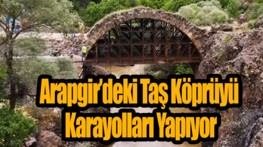 Arapgir'deki Taş Köprüyü Karayolları Yapıyor