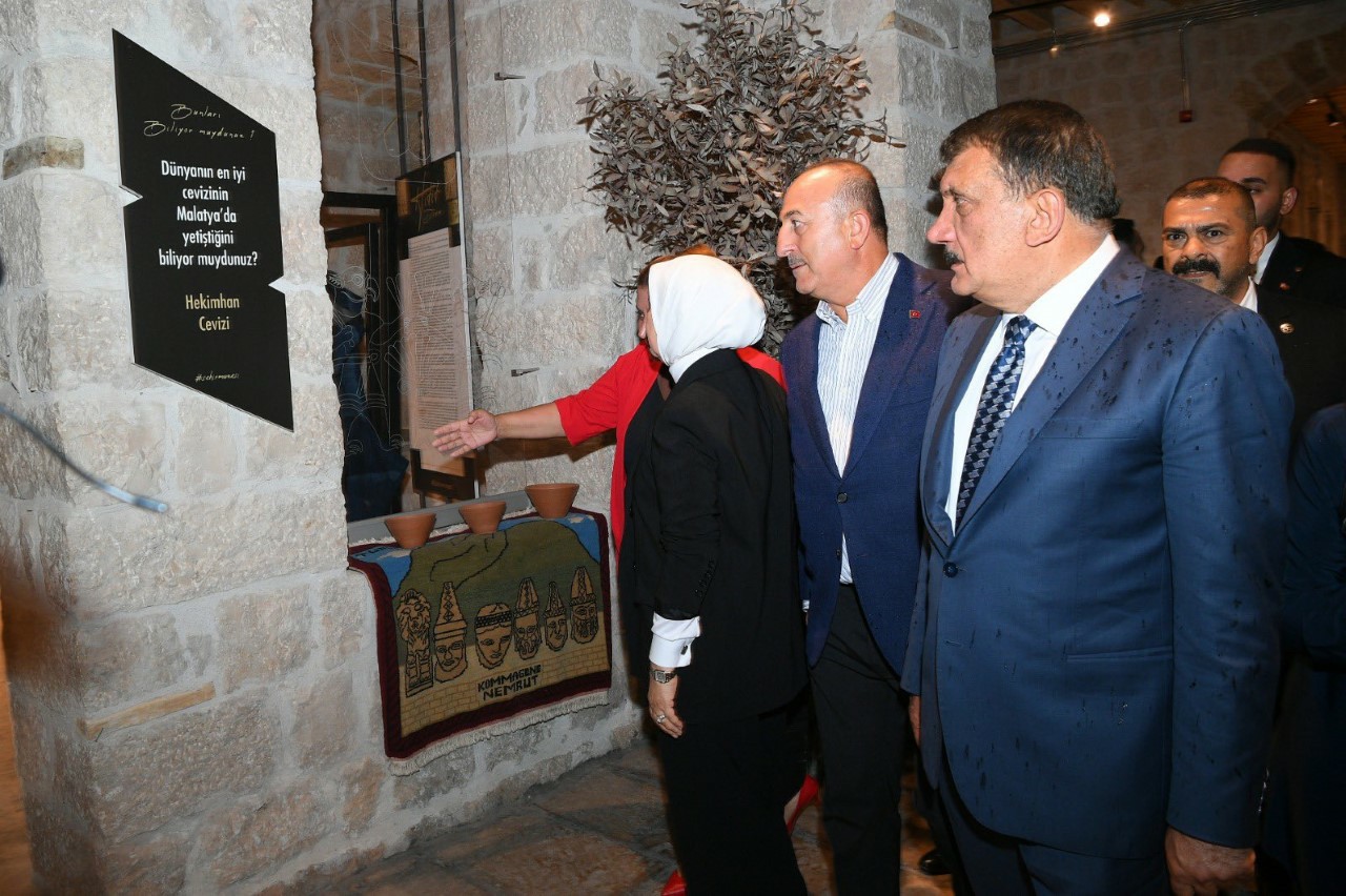 Bakan Çavuşoğlu, Kent Müzesi ve Arslantepe Höyüğü’nü Gezdi