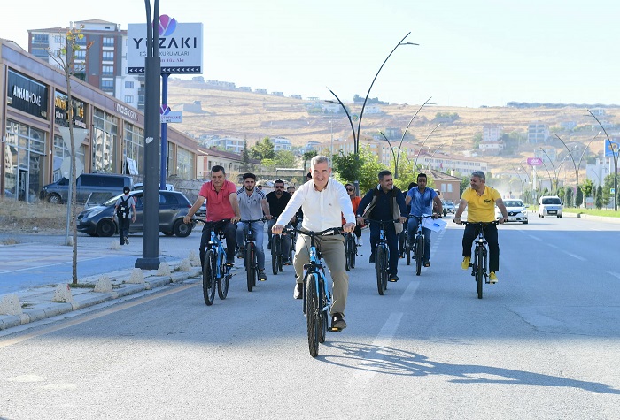 Başkan Çınar, Mesaiye Bisikletle Geldi