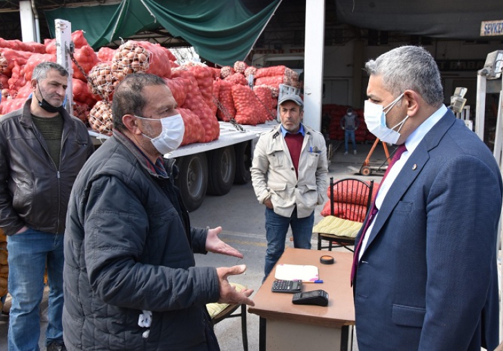 Başkan Sadıkoğlu, sebze meyve komisyoncularını dinledi