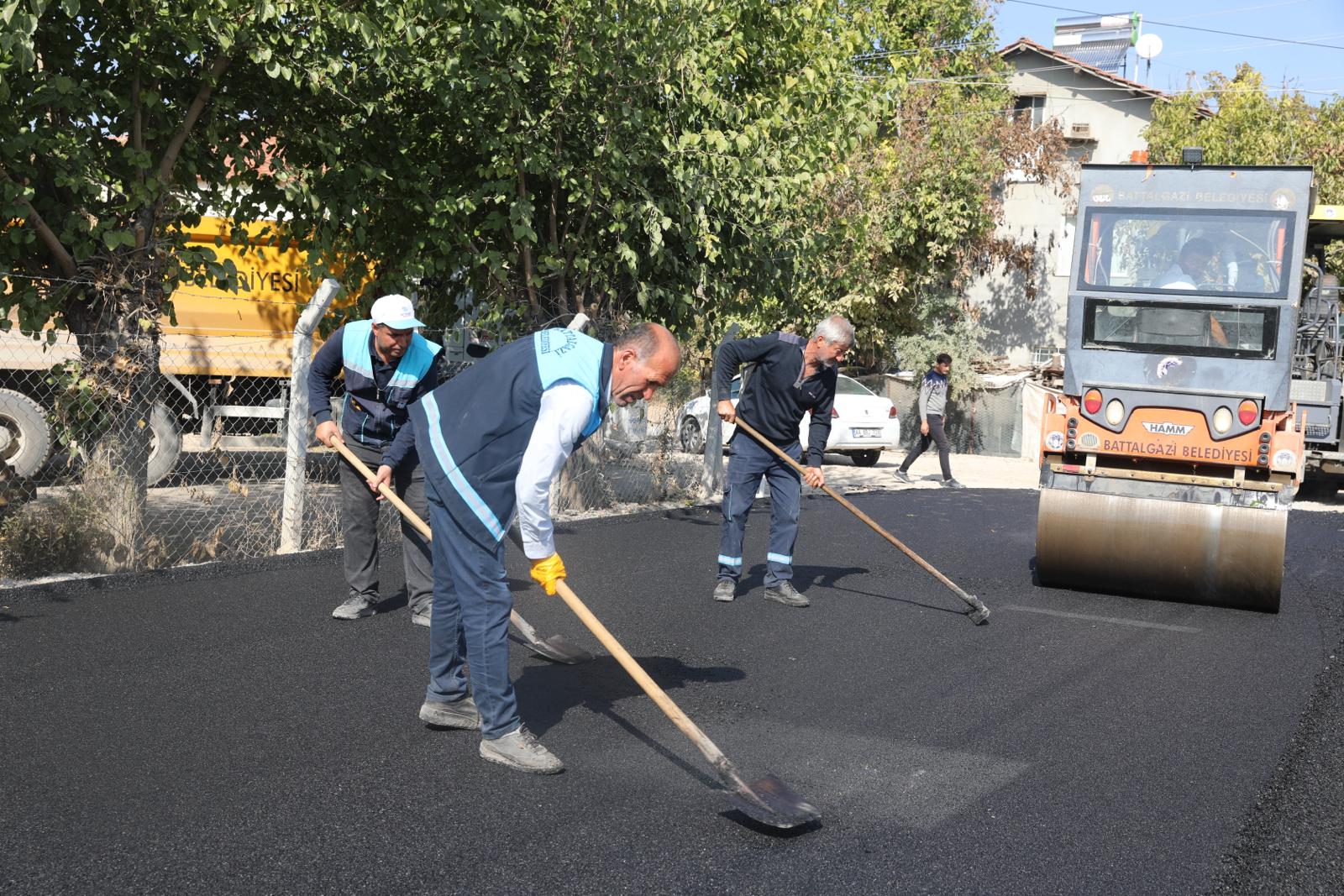 BATTALGAZİ’DE KIŞ ÖNCESİ YOĞUN ASFALT ÇALIŞMASI