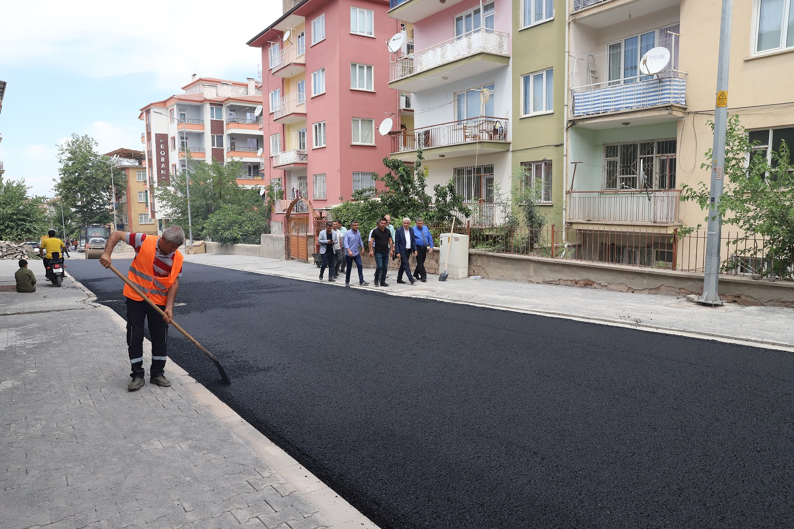 Battalgazi Belediyesi Mahalle Yollarını Asfaltlıyor