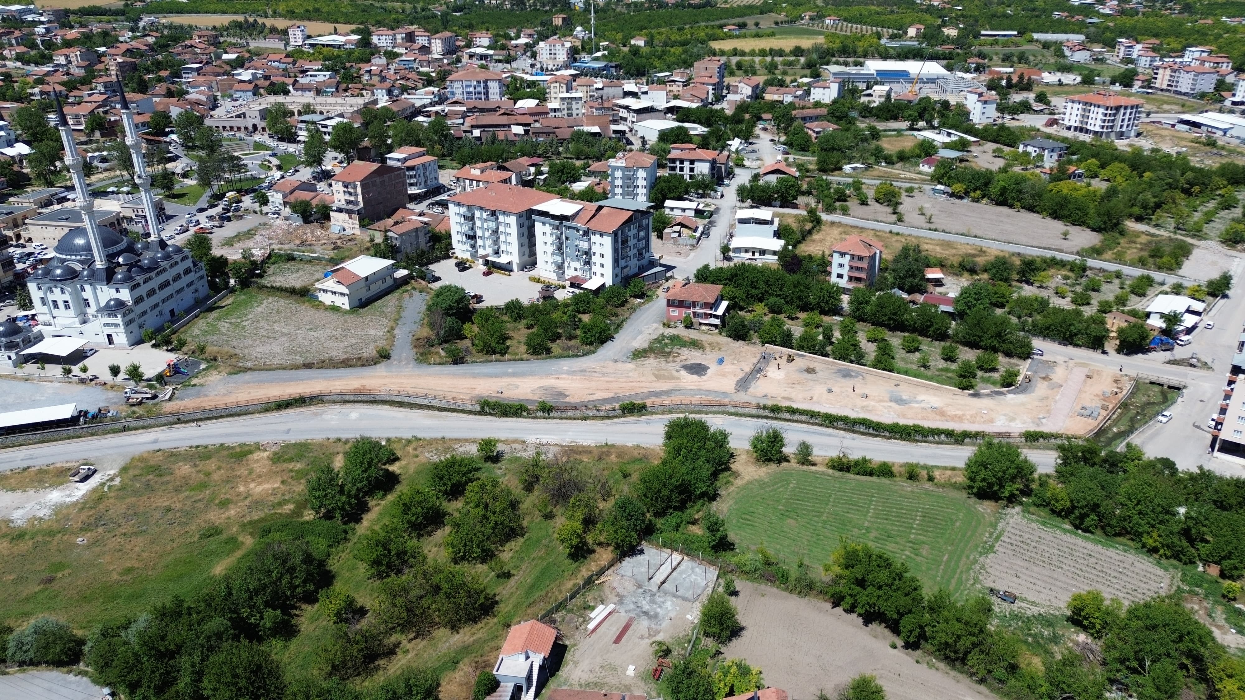 BATTALGAZİ ALACAKAPI MAHALLESİ’NE YENİ PARK