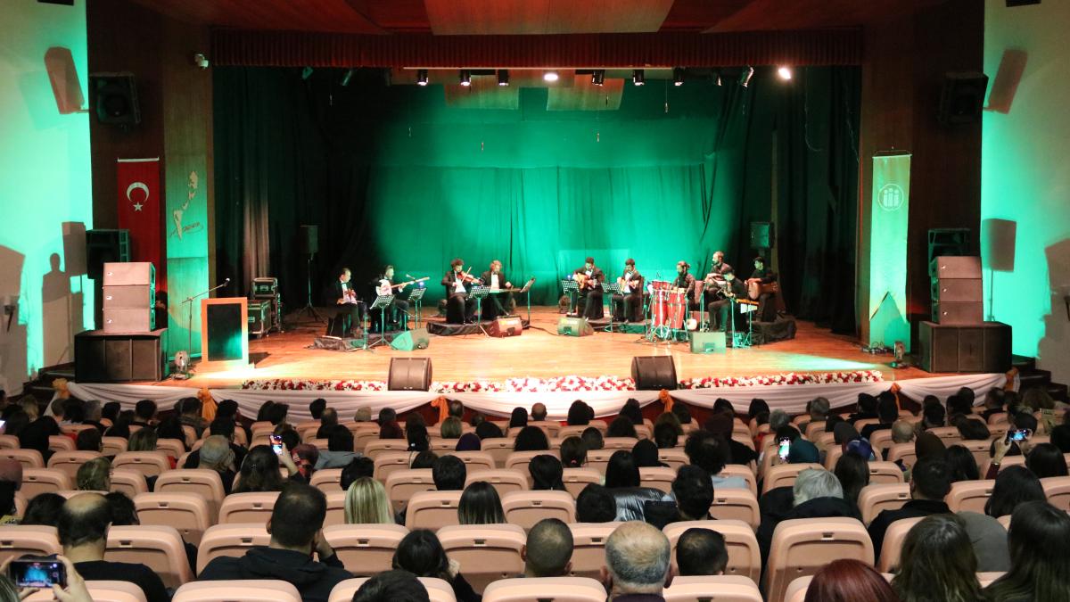 Beyzadeler Grubu Üniversite de Konser Verdi