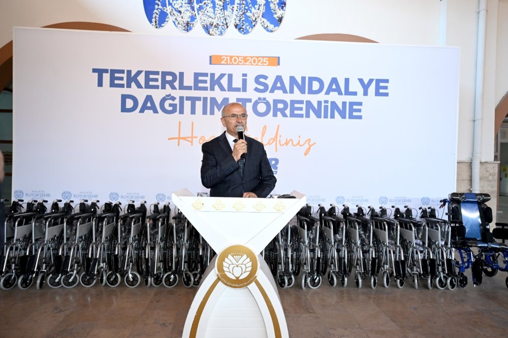 Büyükşehir 200 Adet Tekerlekli Sandalye Dağıttı