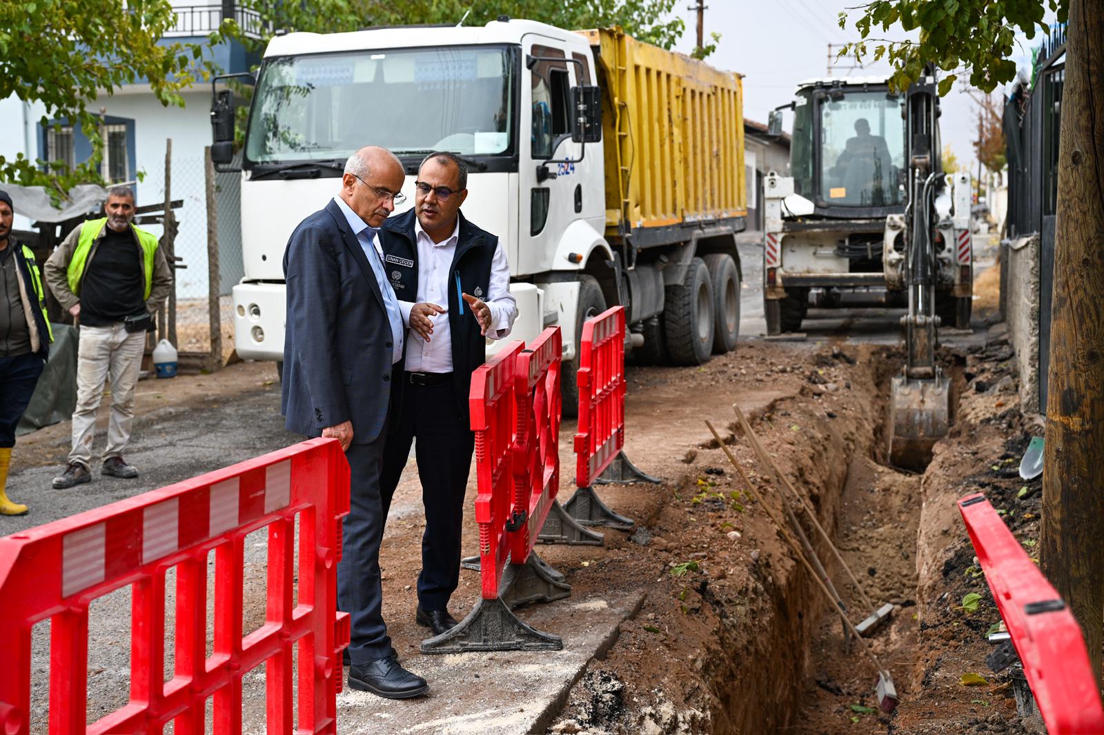 BÜYÜKŞEHİR 7 BÖLGEDE İÇMESUYU HATTI İNŞA EDİYOR