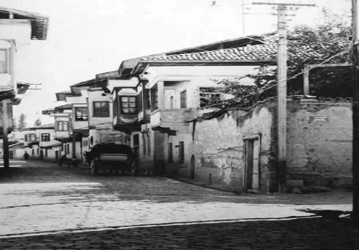 Bir zamanlar Mücelli Caddesi