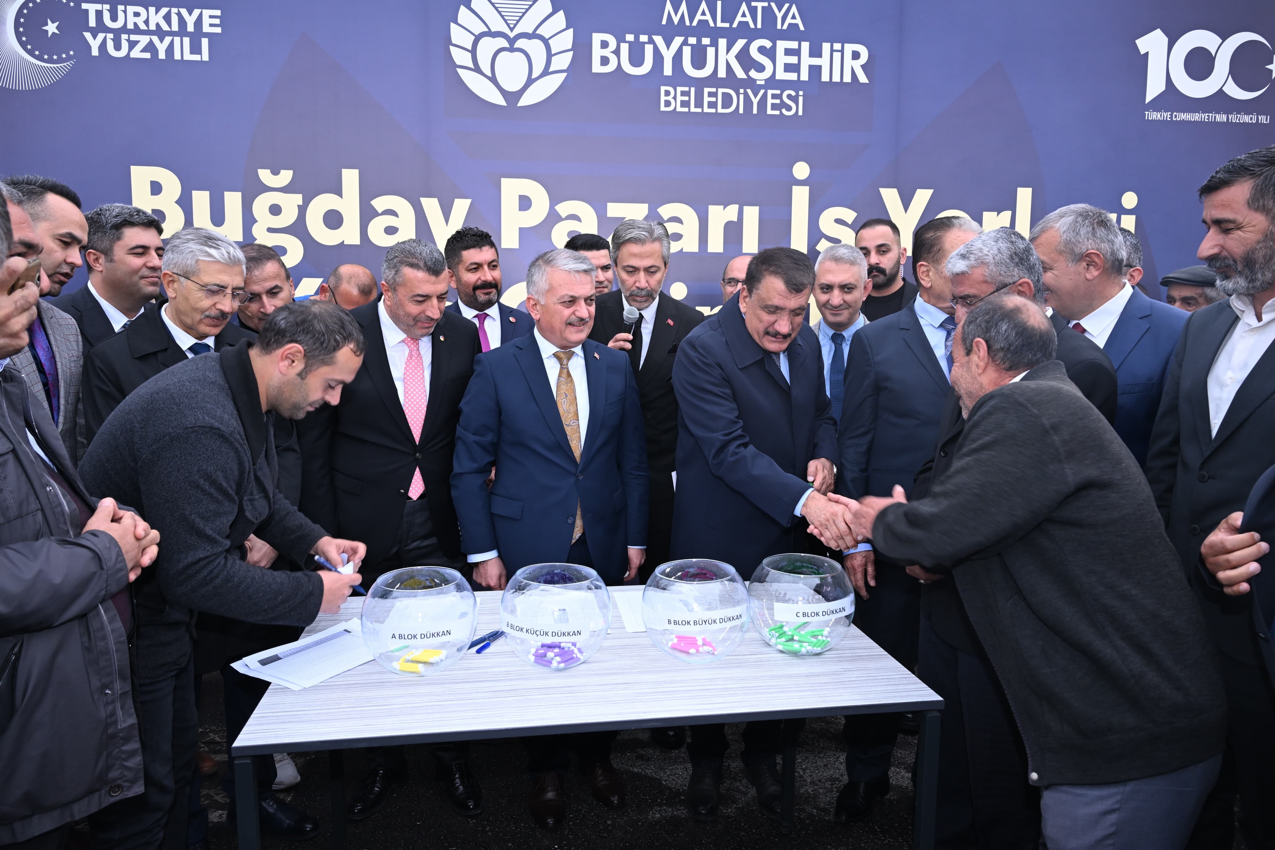 BUĞDAY PAZARI ESNAFI KURA ÇEKTİ