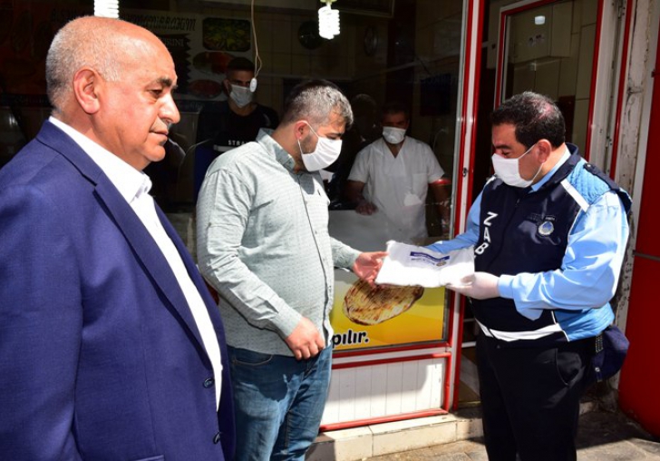 Büyükşehir Belediyesi Fırıncılara maske dağıttı