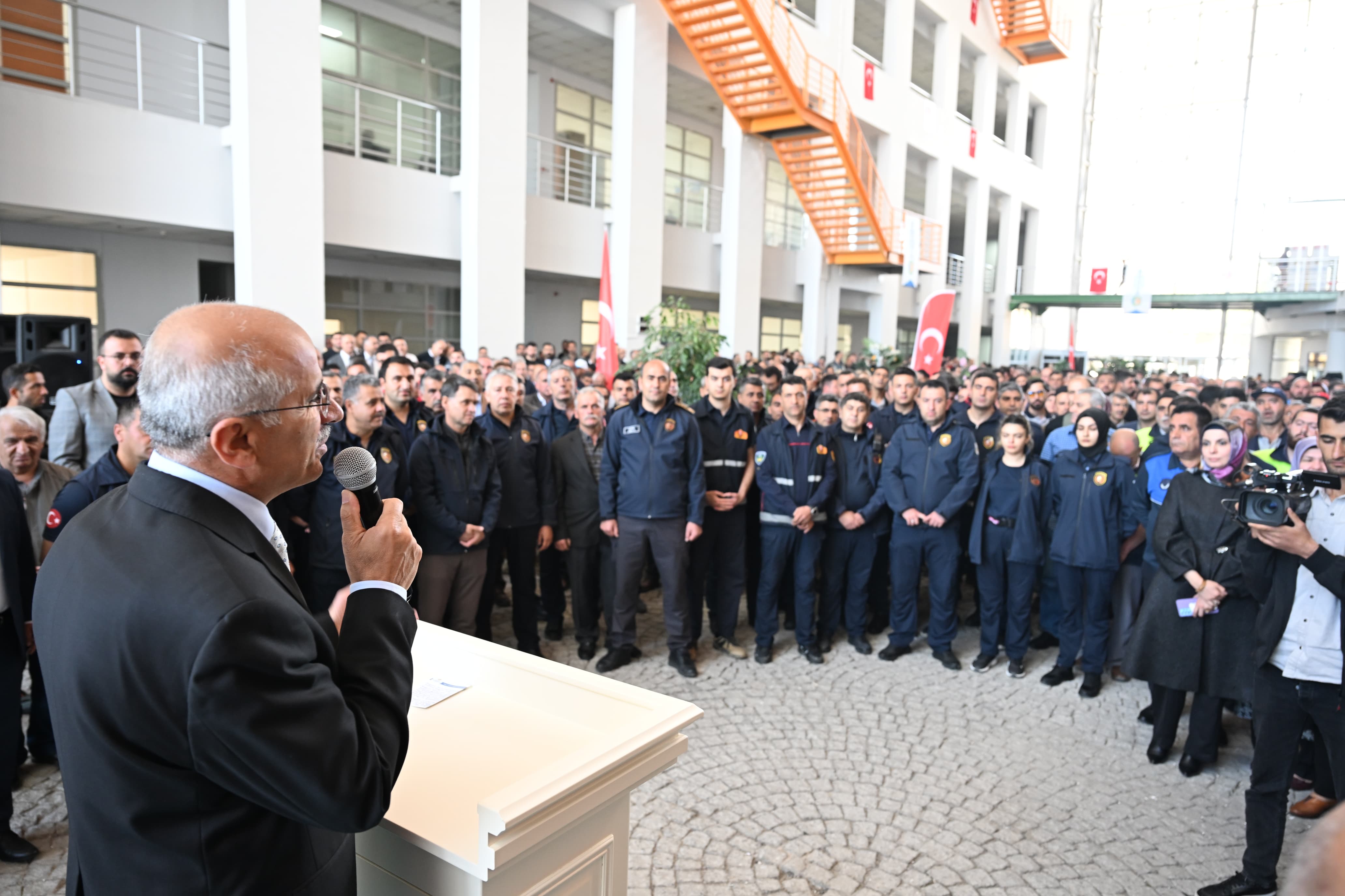 Büyükşehir Belediyesi Personelle Bayramlaştı