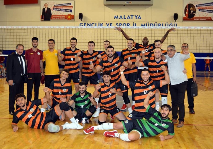 BÜYÜKŞEHİR BELEDİYESPOR VOLEYBOLDA İLK GALİBİYETİNİ ALDI