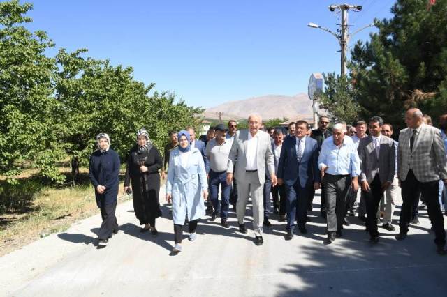 Büyükşehir Erenli'ye Beton Yol Yaptı