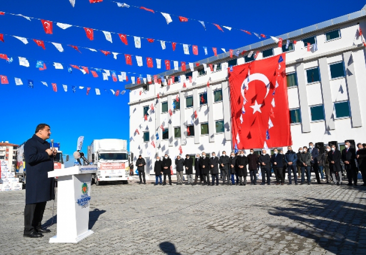 BÜYÜKŞEHİR VE KIZILAYDAN ESNAFA GIDA YARDIMI