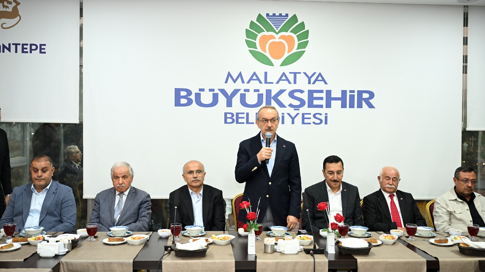 Büyükşehir Belediyesi Muharrem İftarı Verdi