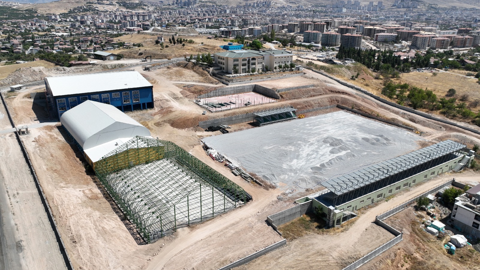 Büyükşehir Kaynarca'ya Spor Tesisi Yapıyor