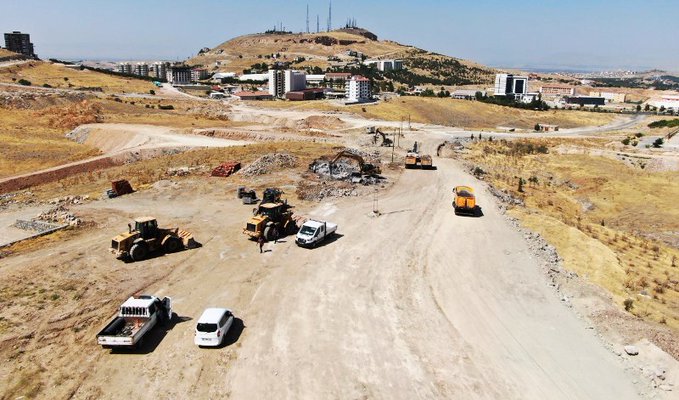 ÇAMURLU'DA 30 METRELİK YOL AÇILIYOR