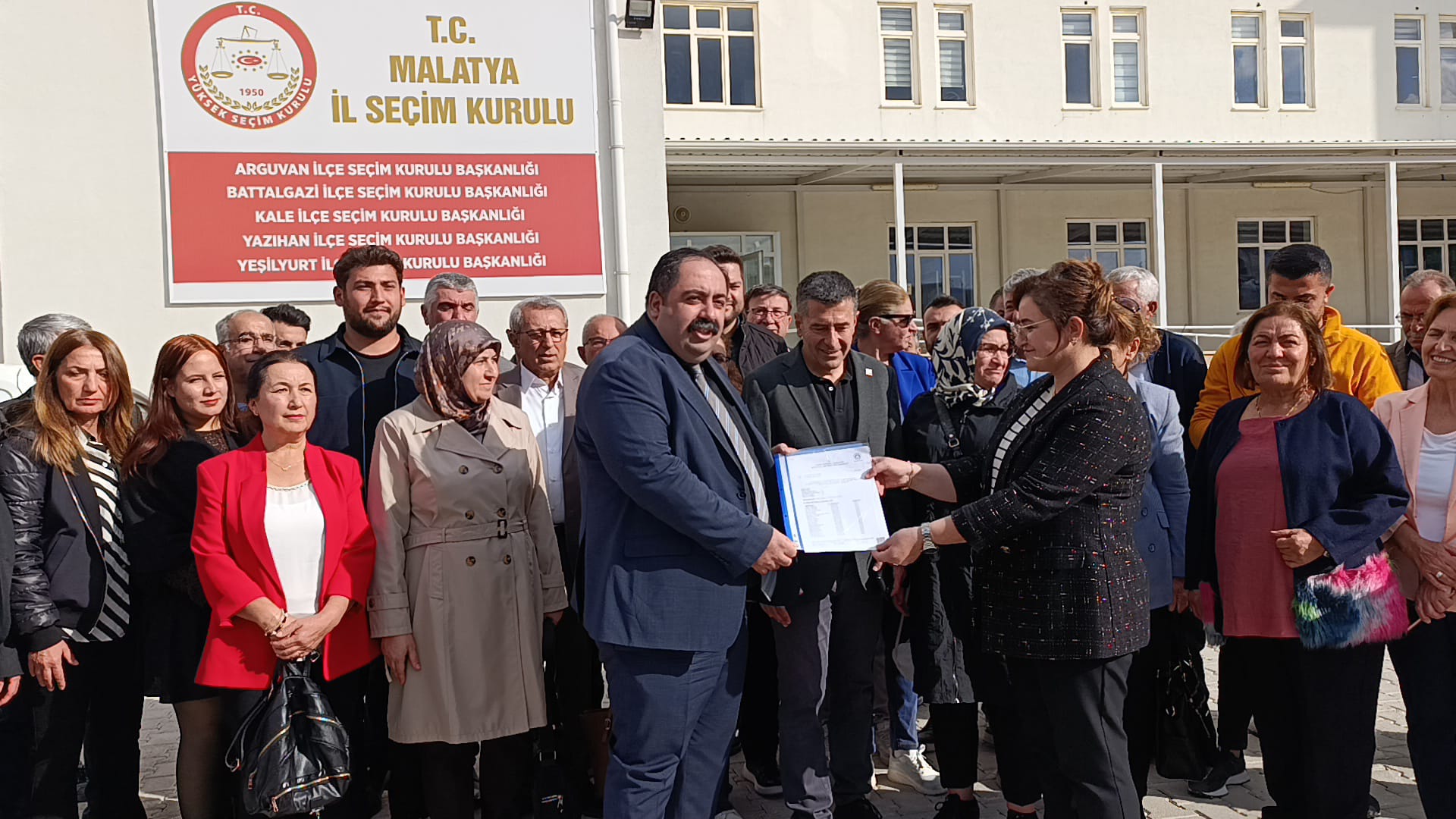 CHP MALATYA İL YÖNETİMİ MAZBATASINI ALDI