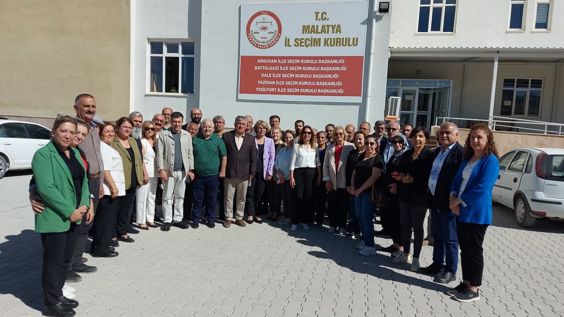 CHP Yeşilyurt Başkanı Hakkı Ayas Mazbatasını Aldı