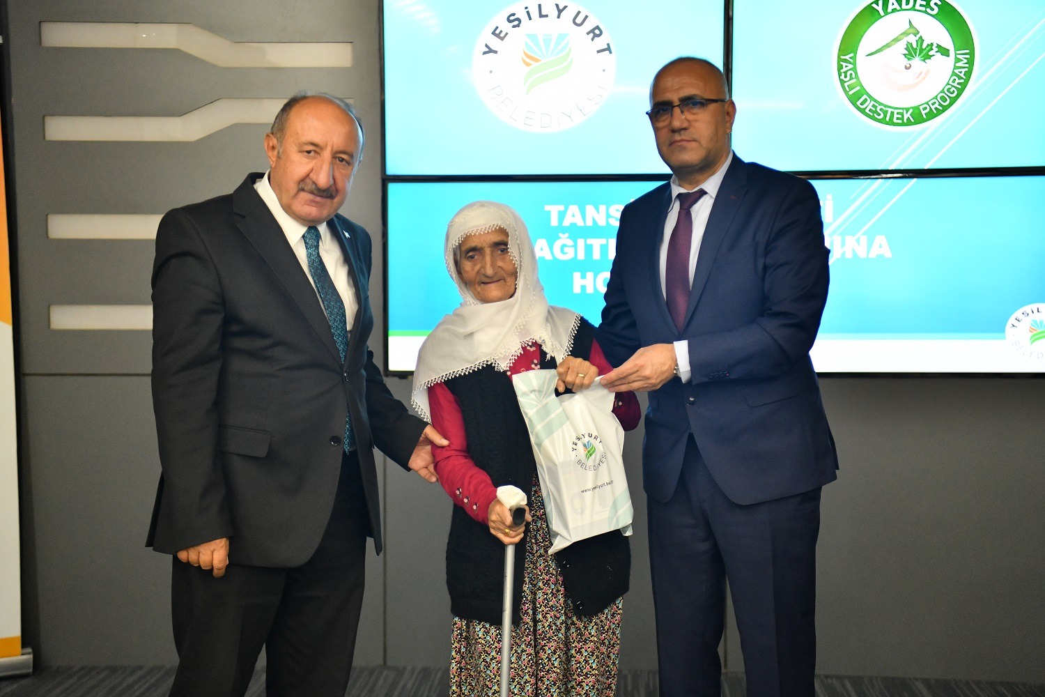 İhtiyaç Sahibi Yaşlılara Tansiyon Aleti Desteği