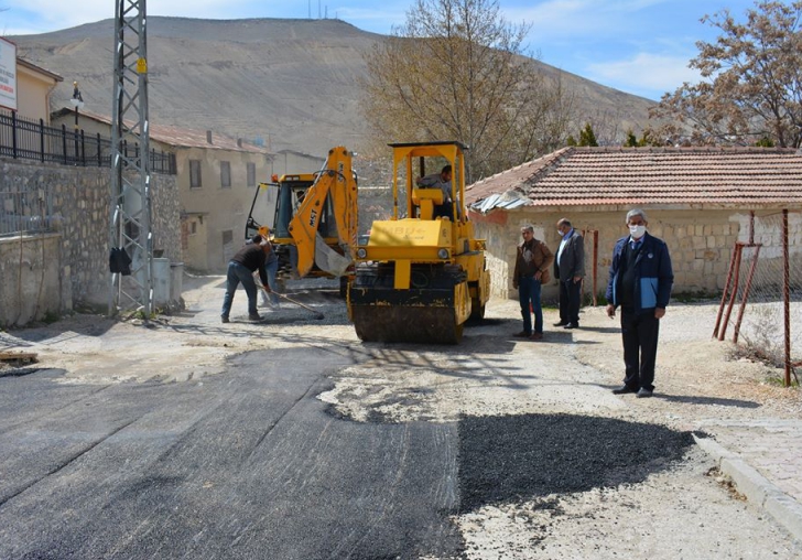 DARENDE DE ASFALT YAMA ÇALIŞMALARI DEVAM EDİYOR