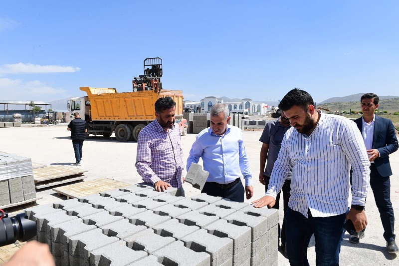 DEPREMDE HASAR GÖREN YOLLAR ONARILIYOR