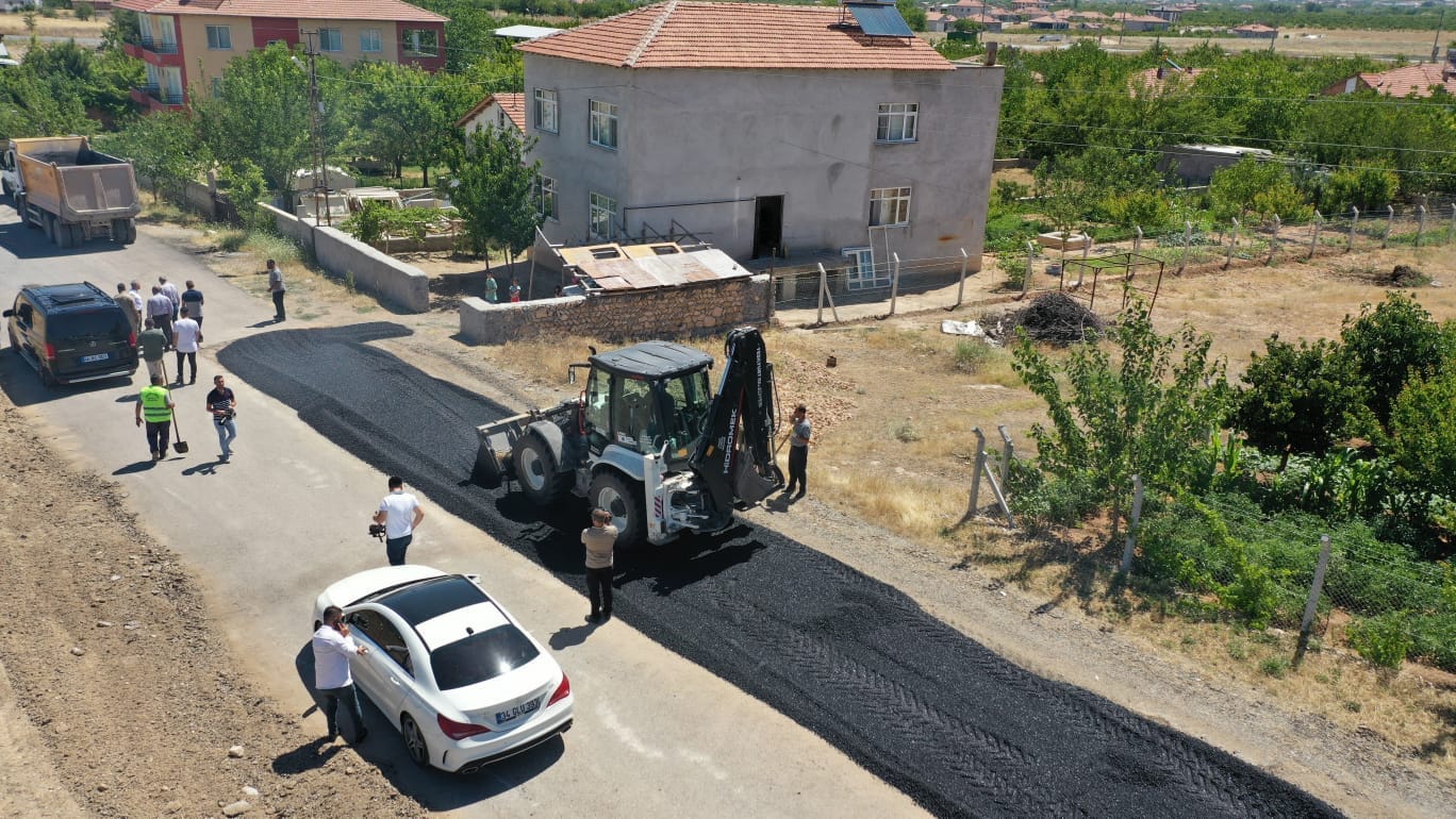 Dilek Mahallesinin Yolları Asfaltlanıyor