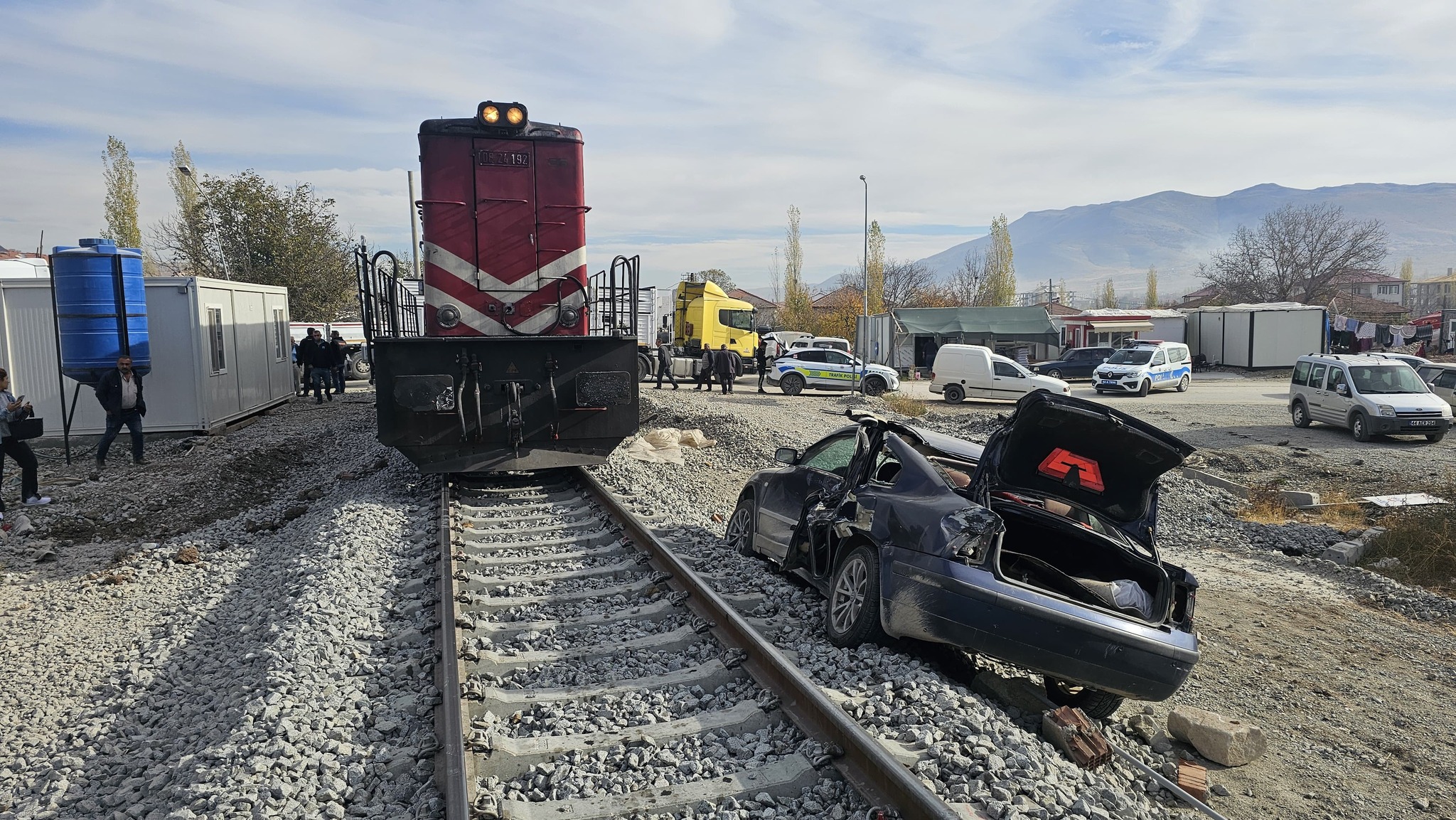 Doğanşehir’de Tren, Otomobile Çarptı