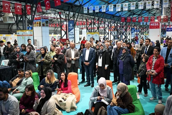 Şair ve Yazarlar Kitap Fuarını Değerlendirdi