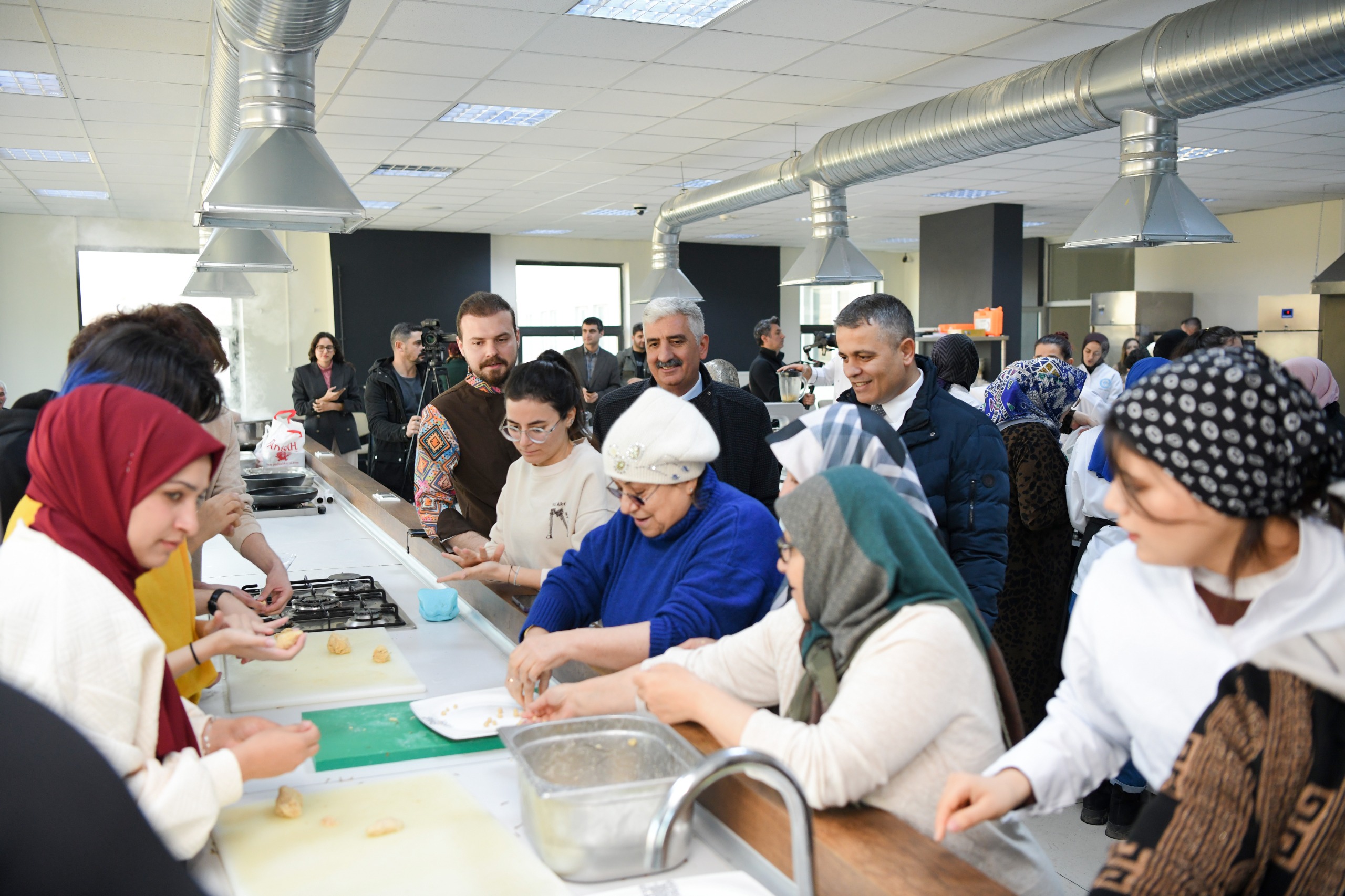 Fastfood Karşısında Kuşaklar Arası Dayanışma