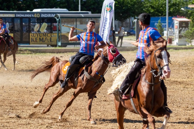 Festivalde Atlı Cirit Spor Etkinliği Yapıldı