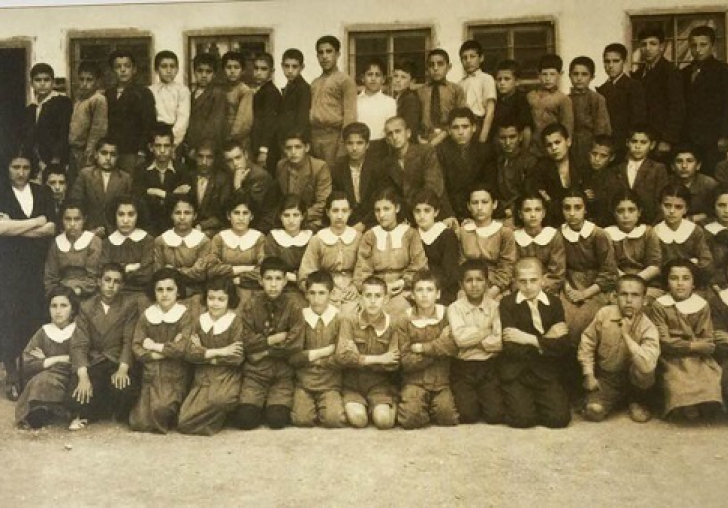 Fırat ilkokulu öğrencileri öğretmenleriyle 1939 Yılında bir arada.