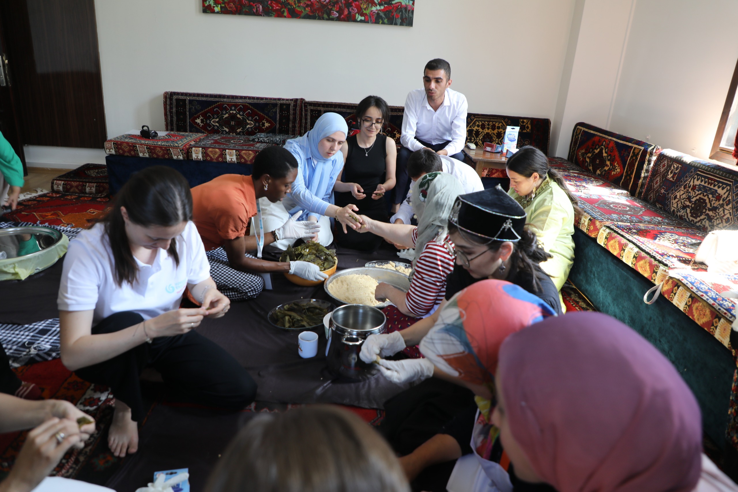 Öğrenciler, Malatya'da Kültürler Sofrası Kurdu