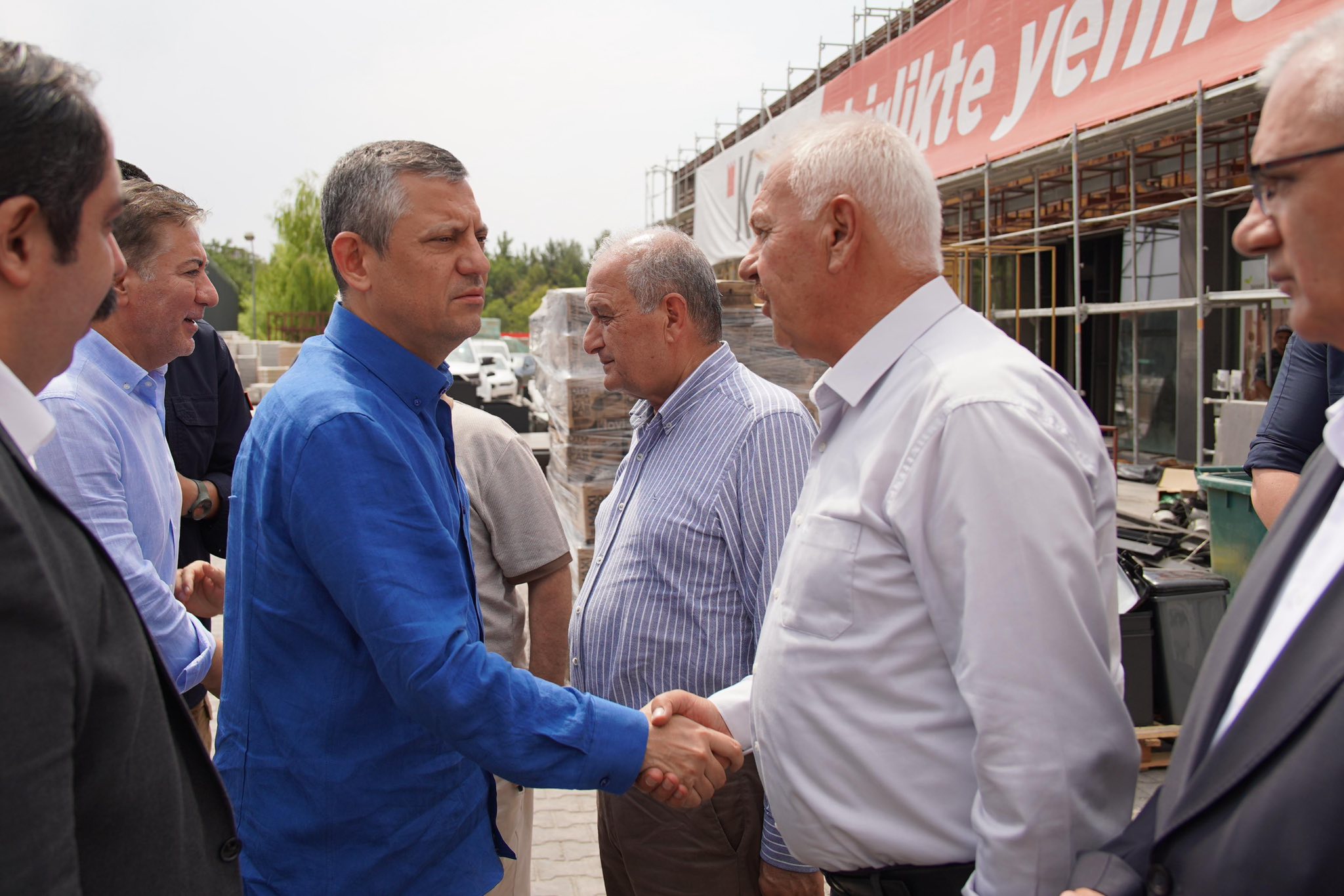 Özgür Özel, Ağbaba'ya Geçmiş Olsun'a Geldi