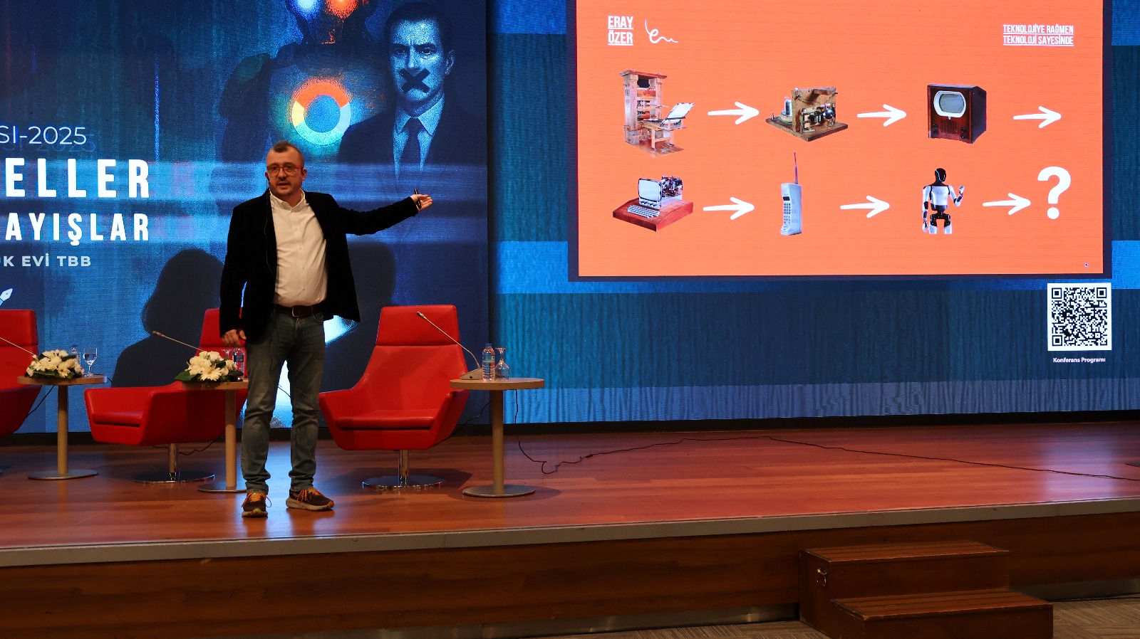 Gazeteciler Medya'nın Sorunlarını Tartışıyor
