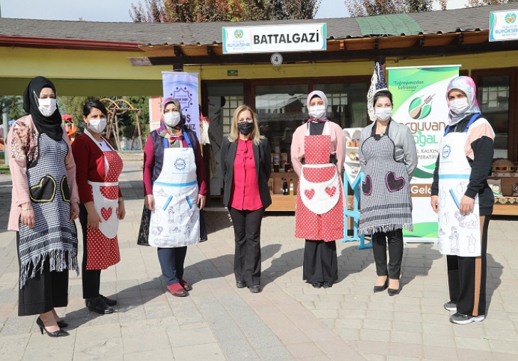 GAZİ PARKINDA HANIMELİ PAZARI KURULUYOR