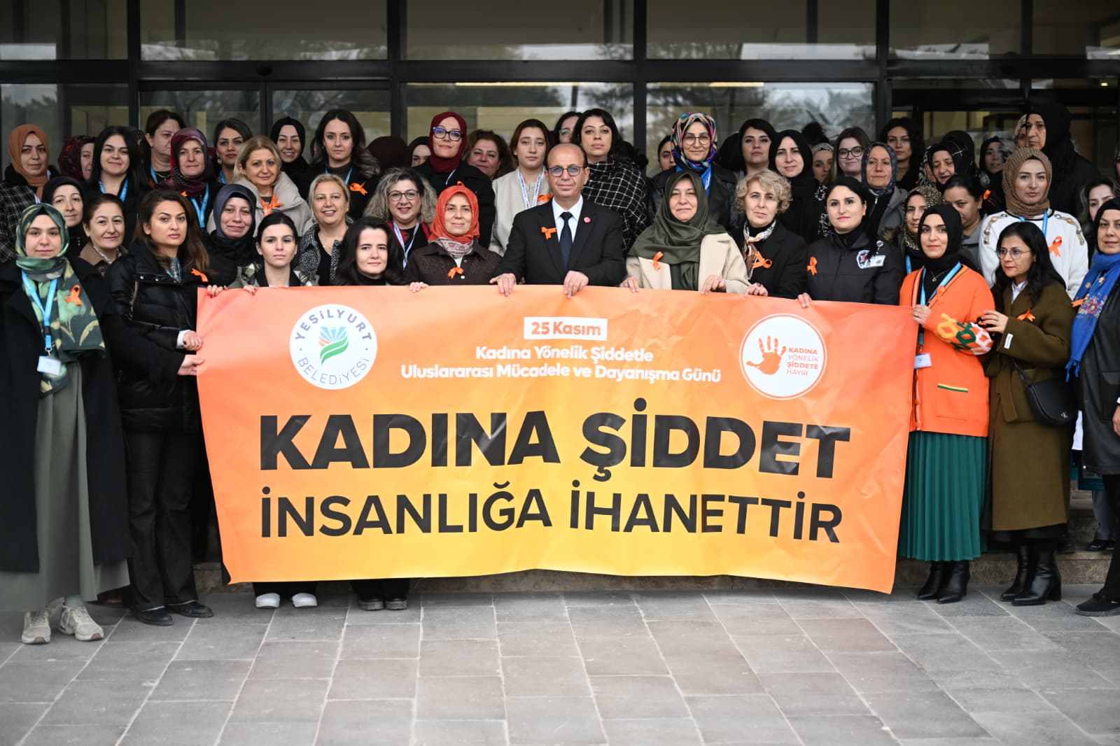 Geçit: Kadına Şiddet İnsanlığa İhanettir