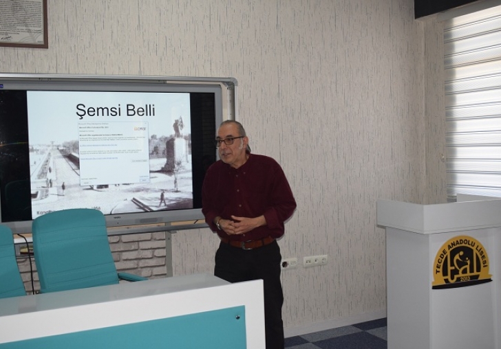 Gençlere Şemsi Belli'yi Anlattı