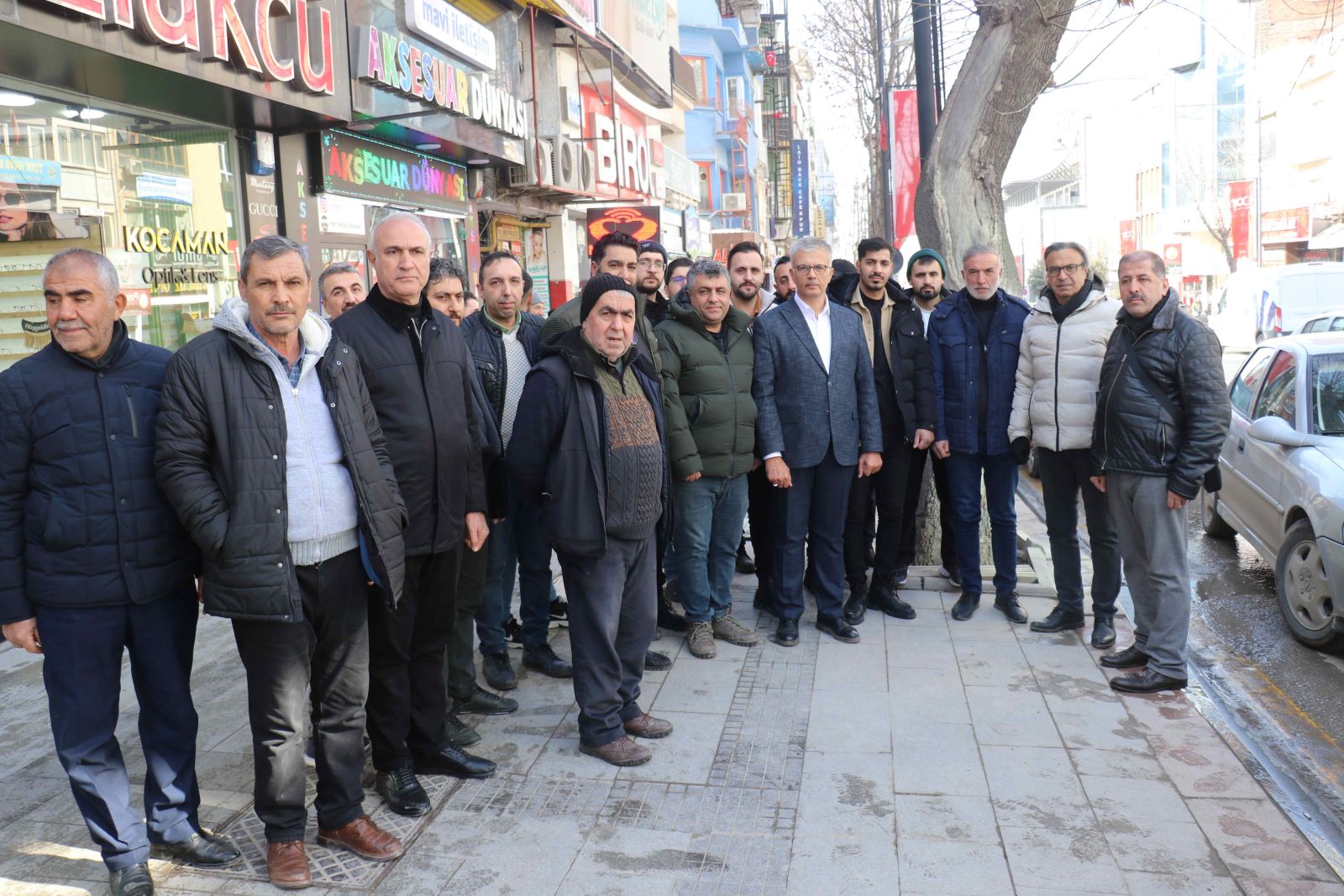 Gezer, Kışla Caddesi Esnafına Süre İstedi