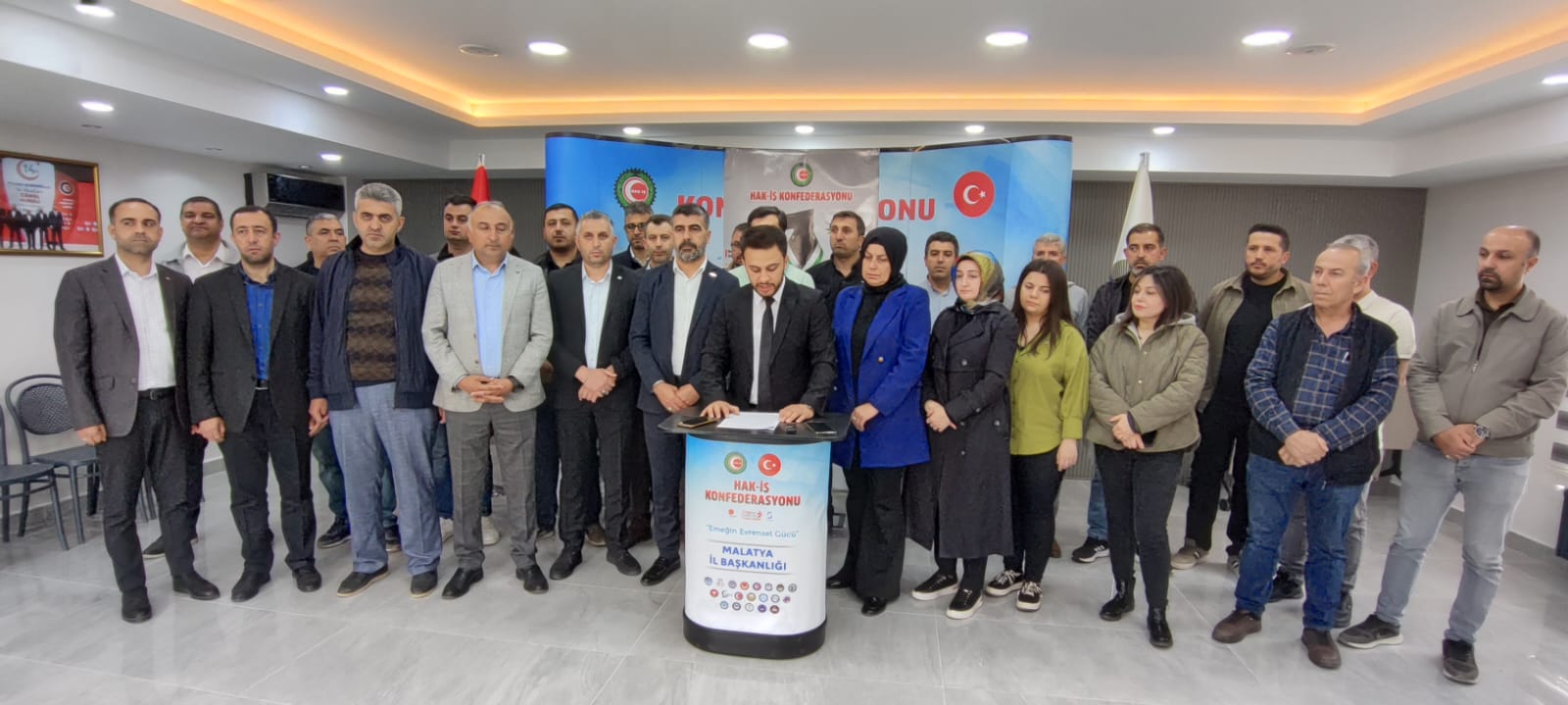 Hak-İş, 1 Mayıs'ı Basın Açıklamasıyla Kutladı