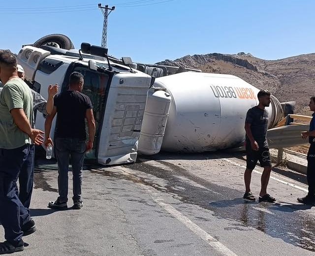 Hekimhan'da Beton Mikseri Devrildi: 1 Yaralı