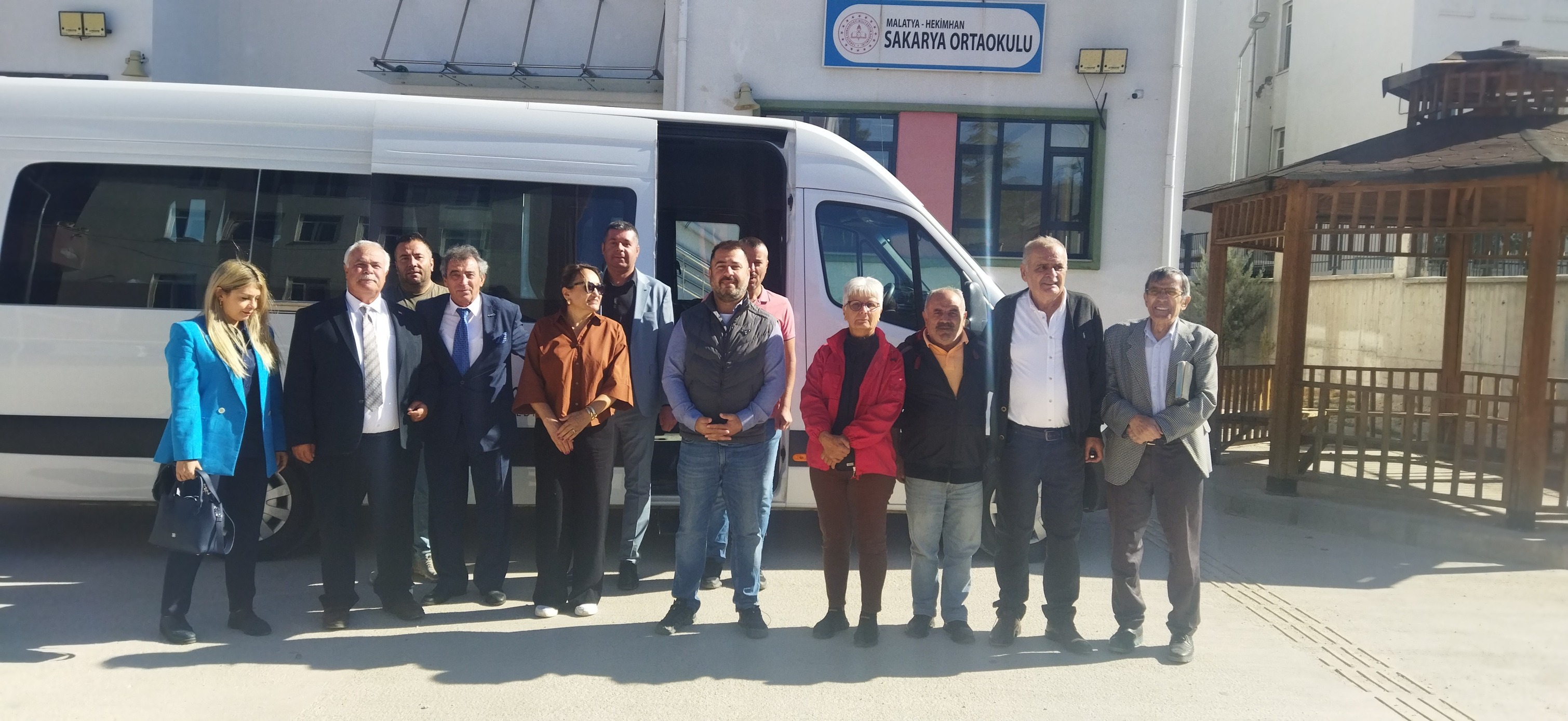 Hekimhanlılar Derneği Kırtasiye Desteğinde bulundu