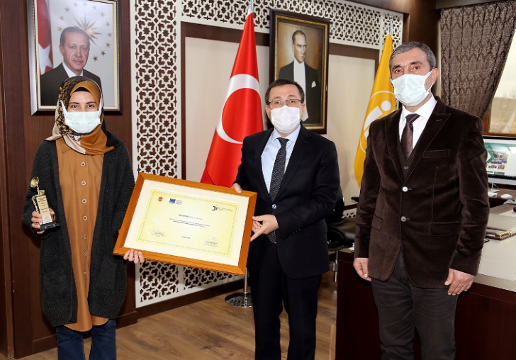 İletişim Fakültesine Türkiye Gazeteciler Cemiyetinden Ödül